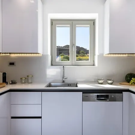 Luxury Mykonos - 3 Bedrooms - Estaffe - Amazing Agean Views - Wind Protected Alfresco Dining Area וילה קלפטיס
